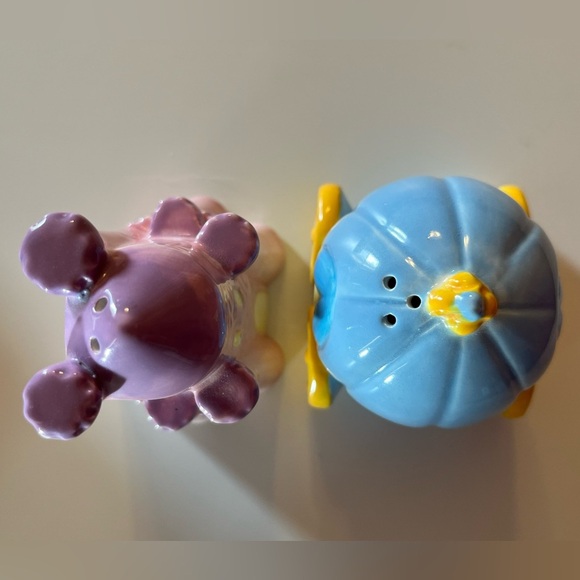 Disney Cinderella Carriage & Castle Salt and Pepper Shaker Set - Picture 6 of 16